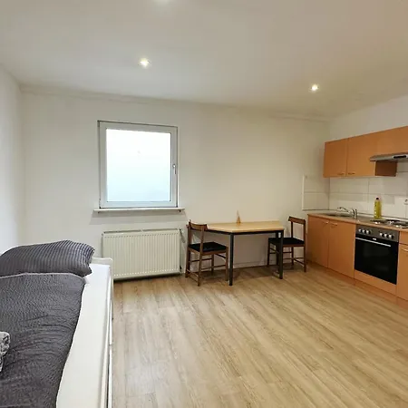 In Reihenhaus Mit Terrasse * 杜伊斯堡