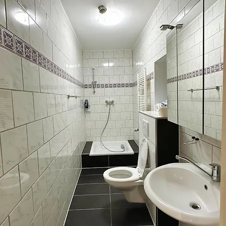 In Reihenhaus Mit Terrasse *